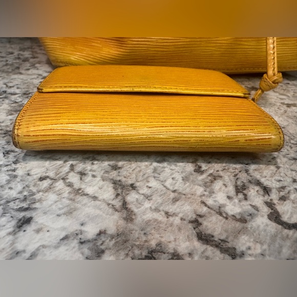 GUC✨LOUIS VUITTON BUNDLE Handbag & Wallet Epi Petit Noe CALLOUTS IN PHOTOS - Picture 15 of 16